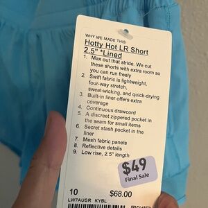 NWT Lululemon Hotty Hot 2.5 shorts